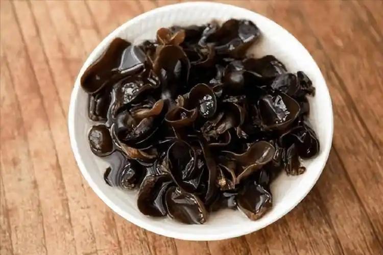 吃木耳对甲状腺不好？医生提醒：不止木耳，这3种蔬菜，也要少吃一听说吃木耳可能