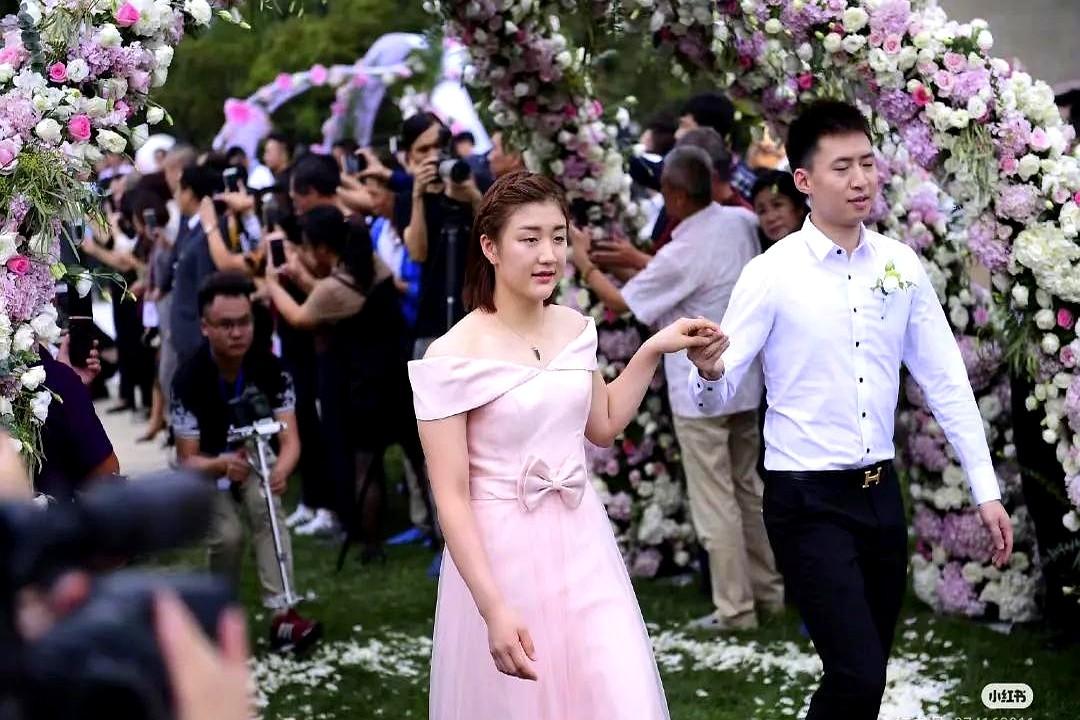 以前的国乒干的都是啥事啊！当年他们不光要训练比赛，还得像明星赶通告似的到处跑