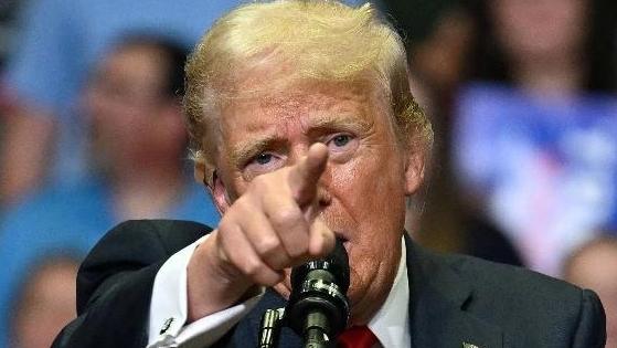 美国翻脸比翻书快！直接警告日本首相：不听话就下台日媒2月25日晚爆出重磅消