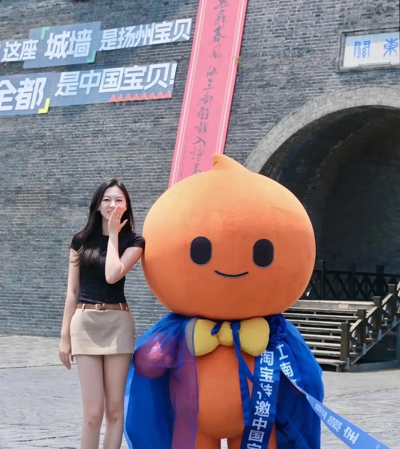 这位女士来我公司上班的话，我愿意出5万工资
