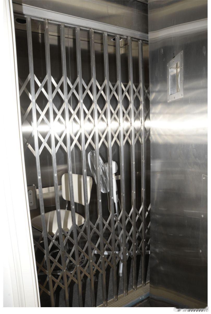 这仅仅是爱泼斯坦档案中很小一部分图片房间看似已经平静，却仍弥漫着难以驱散的邪恶