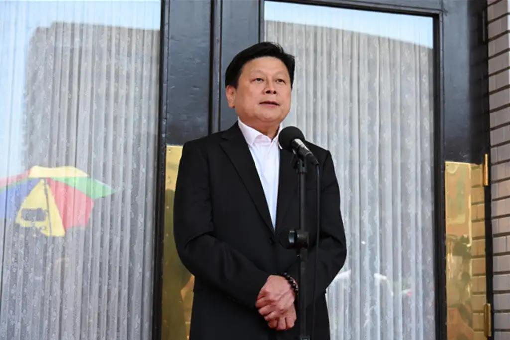 傅崐萁今日表示，国民党团决议对一切的防务、军购表示支持，但要问赖清德，军方报告何