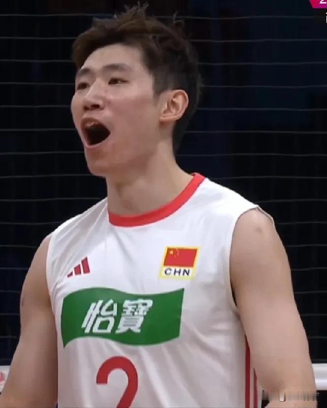 中国男排拿下首局胜利！第一局中国男排25-23战胜塞尔维亚拿下世联赛首局胜利，