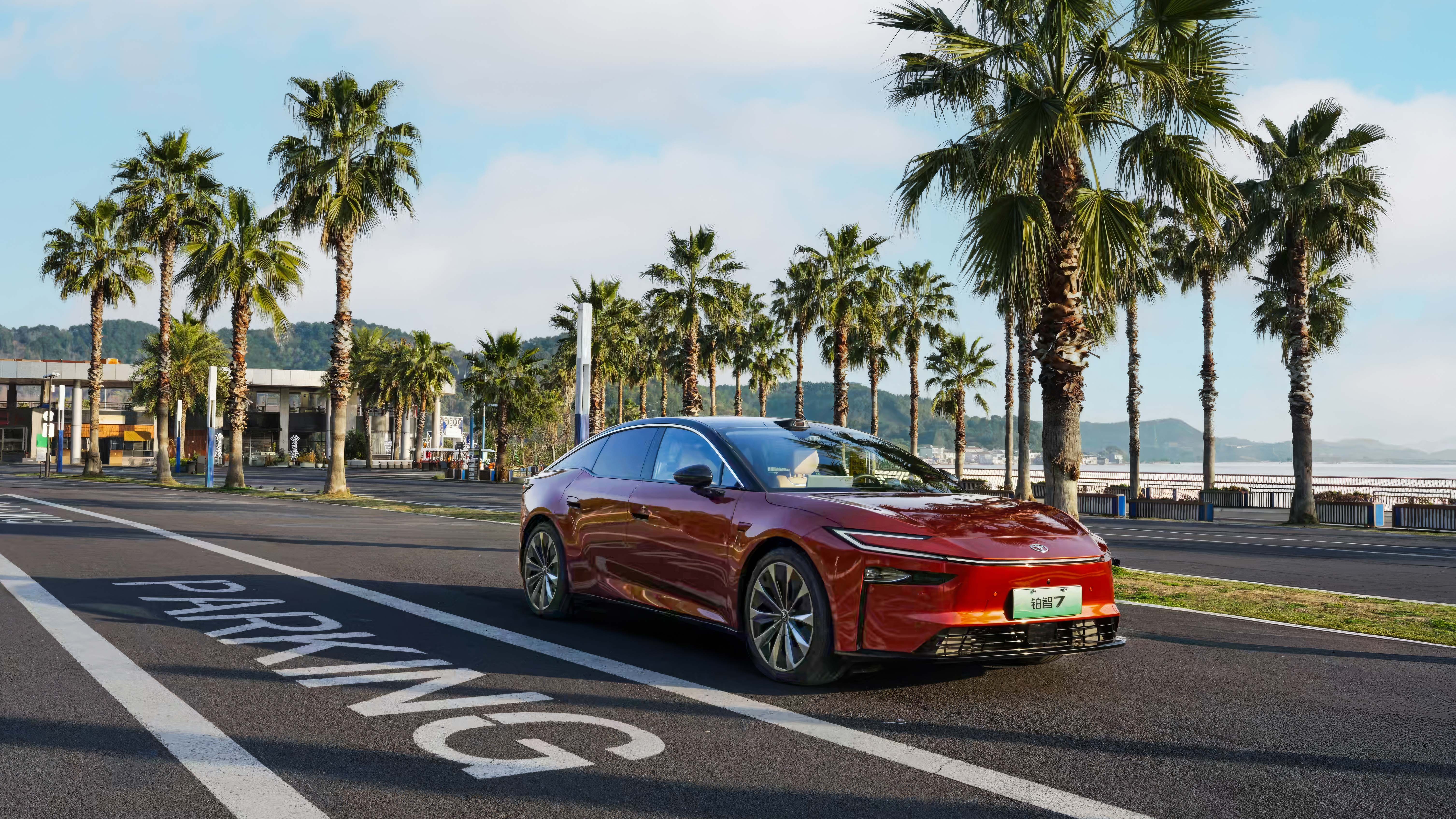 看了广汽丰田刚发出的预热海报，最大的感受是：这家老牌合资大厂的沟通姿态，真的发生