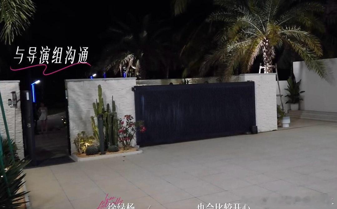 柳柳崩溃了，矛盾大到导演组竟出面看到柳柳打电话给导演组这个片段的时候我就再想，她