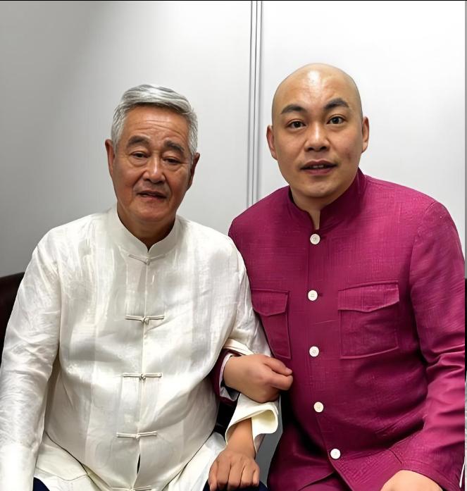 程野来哈尔滨刘老根大舞台演出，现场观众抱怨票价太贵，第一排要680元一张——但他