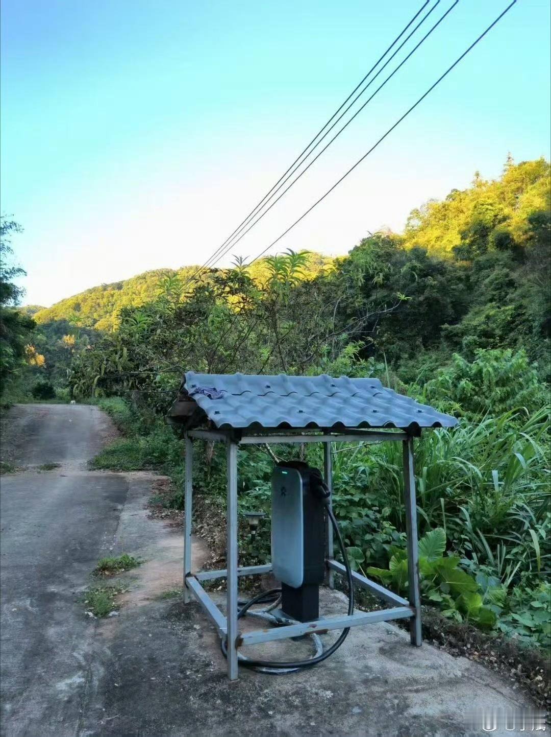 李斌解释:为啥充电桩变成庙了？今天下午，李斌在社交网络上发了张有意思的图片