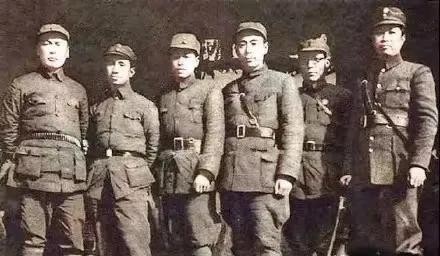 项英如果活到解放后，军衔会有多高？项英，这个名字在中共历史上熠熠生辉，却因1