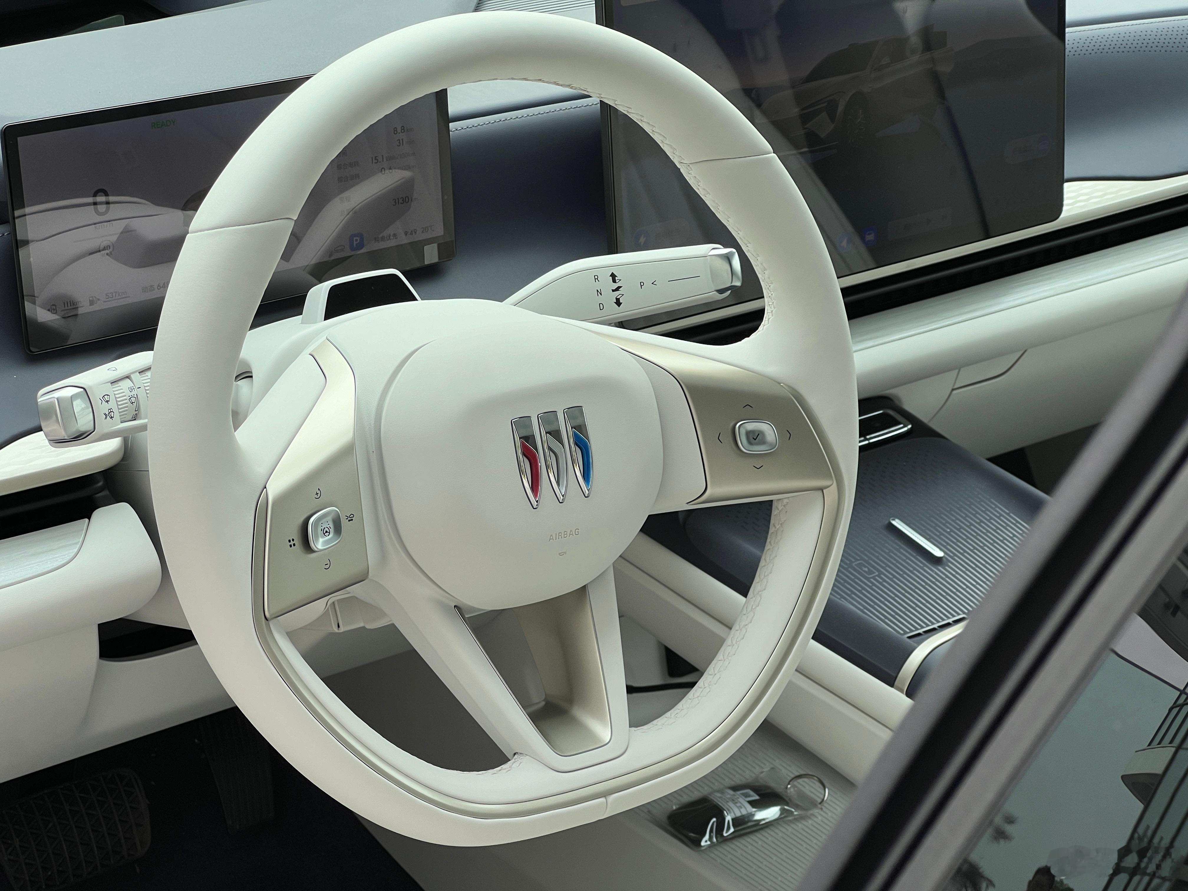 开过那么多增程车，别克至境L7确实有点不一样想象一台君越尺寸的车，竟有着君威G