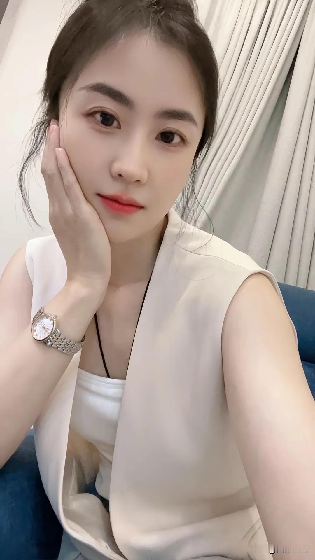 风尘仆仆归来，恰逢冬日午后好阳光，一杯茶，半日闲，足矣。[/爱心]