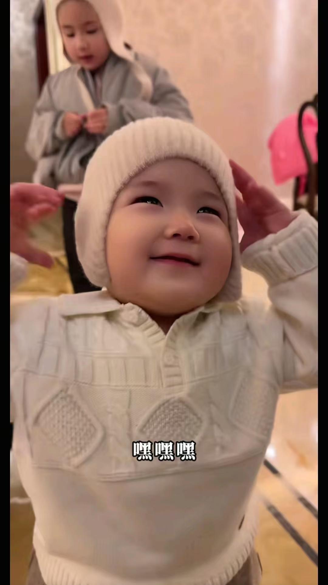 不得不感叹，这种“顶级基因彩票”到底是谁在替我们中啊？崔姐这一家子出来烧个烤，