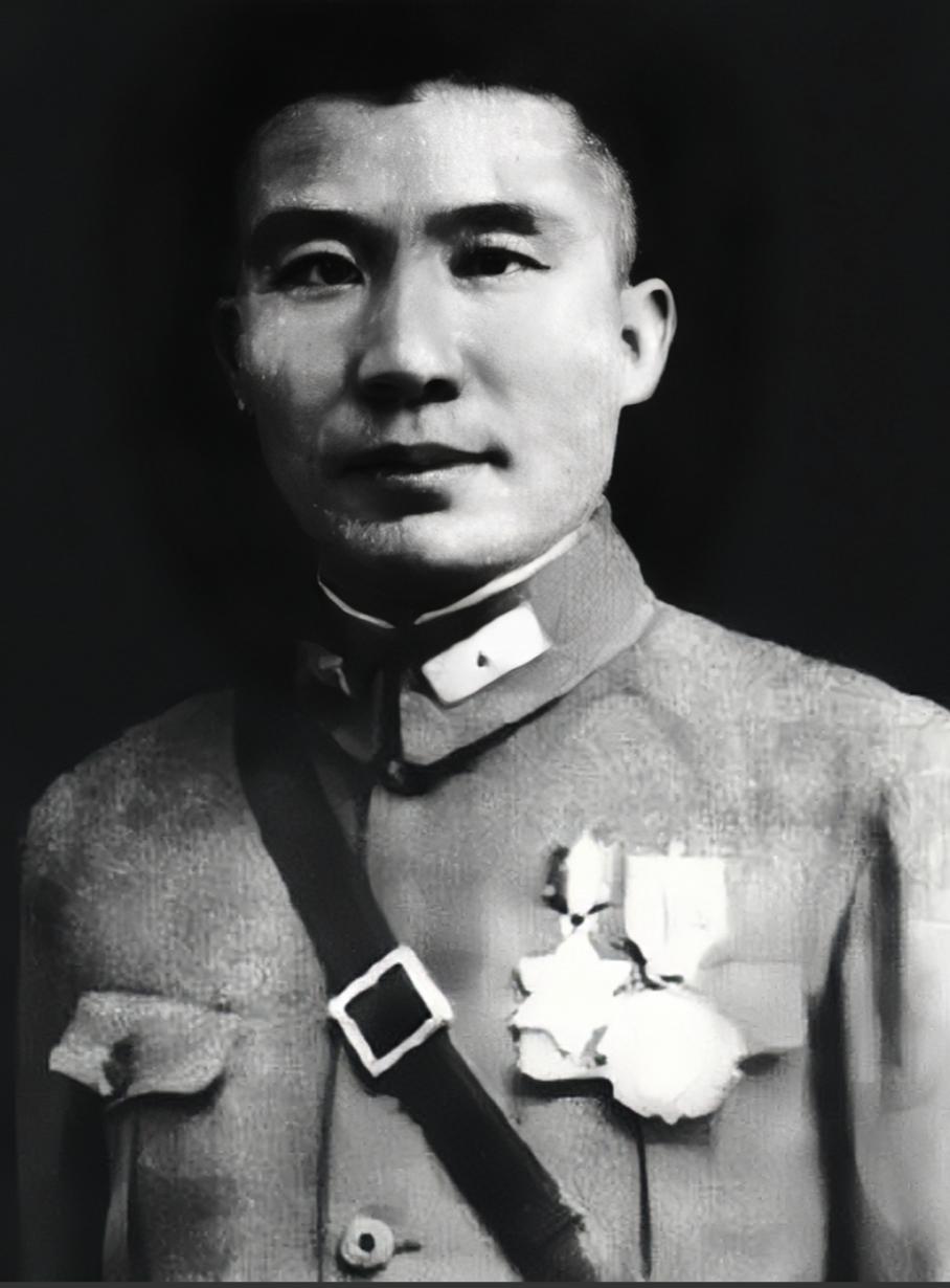 1948年，王耀武被俘。陈毅见他，不解地问：“你家里，为何藏两台拖拉机？”王耀武