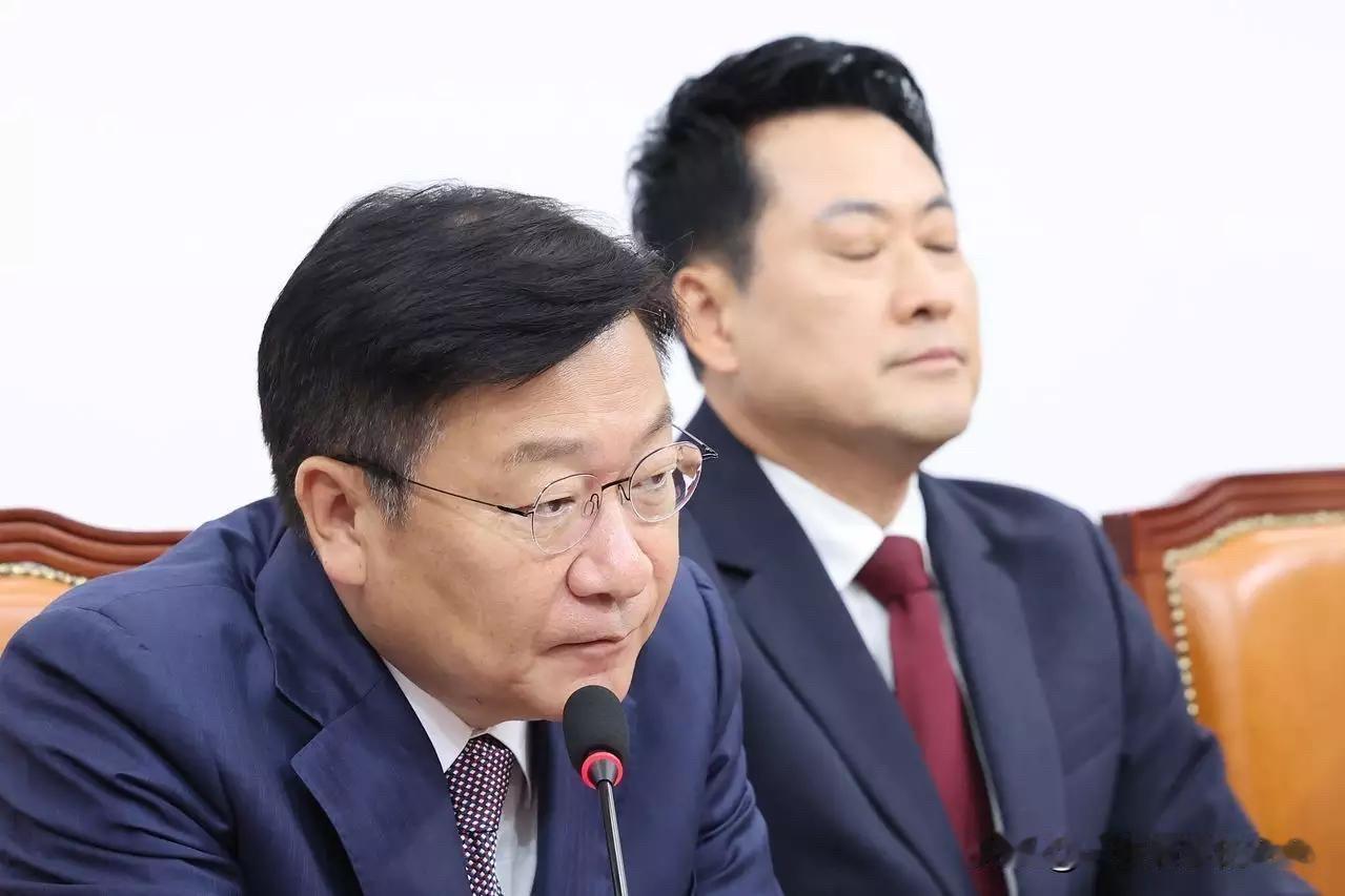 彻底乱套！韩国国民力量党高层当众互撕，逼集体辞职、派系内战白热化近期风波不断