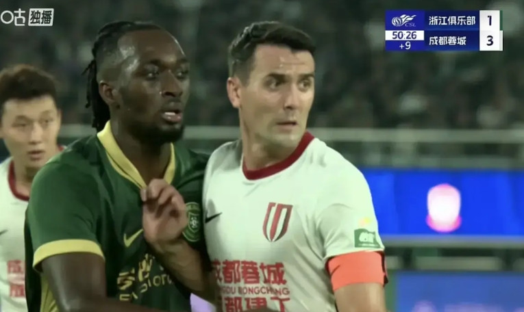 欺负人啊！蓉城俱乐部彻底坐不住了，不仅被亚足联罚款3000美元，更因为——1