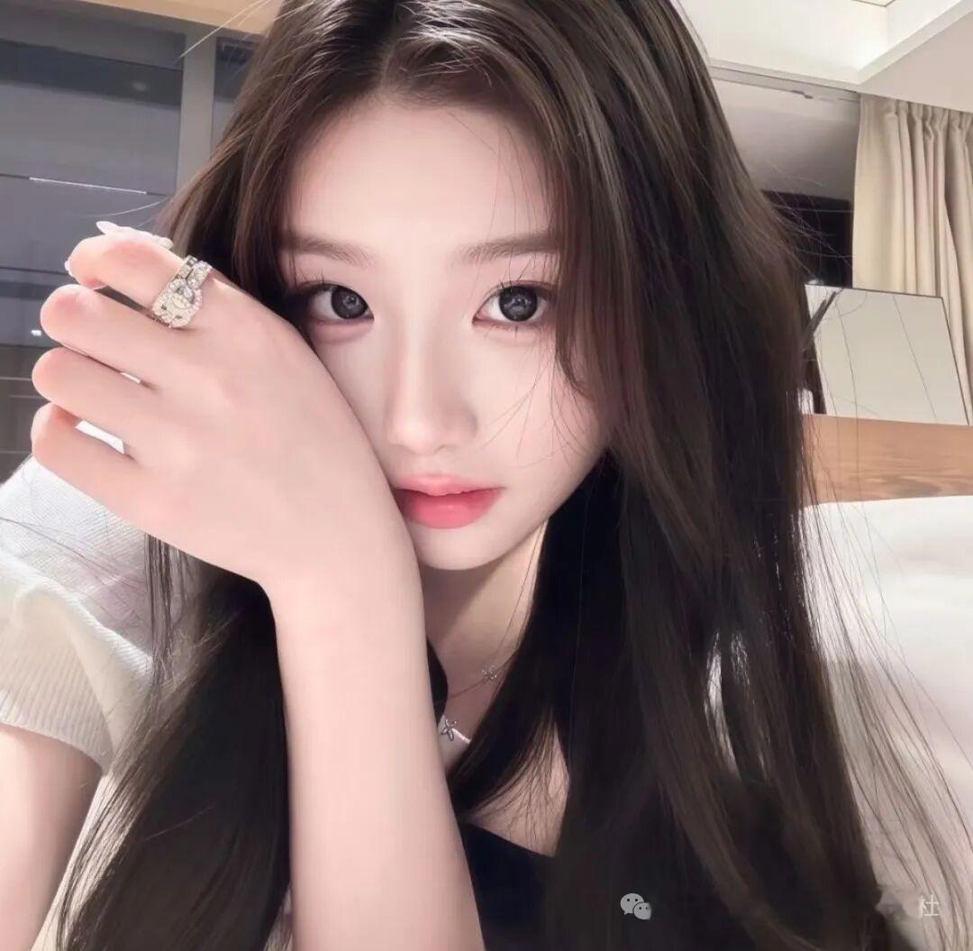 𝑾𝒆𝑪𝒉𝒂𝒕｜质感女头｜ins风头像｜经典款｜耐看型｜无水印