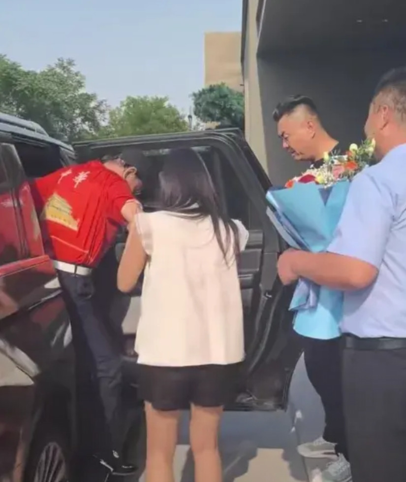 张伯鑫的高兴社山东乐陵演出结束，从去乐陵开始到演出结束，焦点依旧是侯耀华。从美