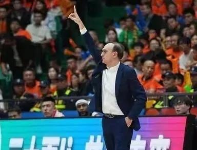 青年难解燃眉之急！辽篮冲冠需内外援同步发力段睿骐是辽宁男篮长期重点培养的后