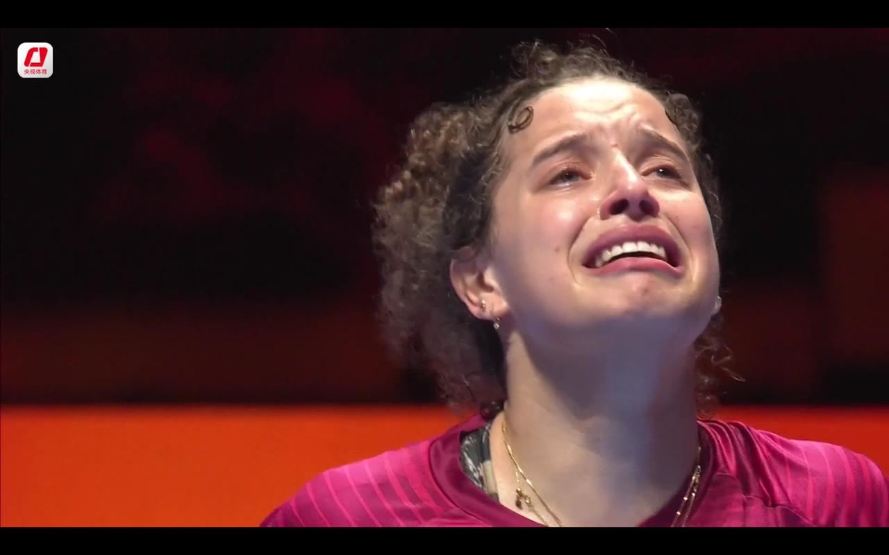 小将汉娜高达再一次泪洒赛场，不过，这一次不是喜极而泣，而是遗憾落泪。在与世界