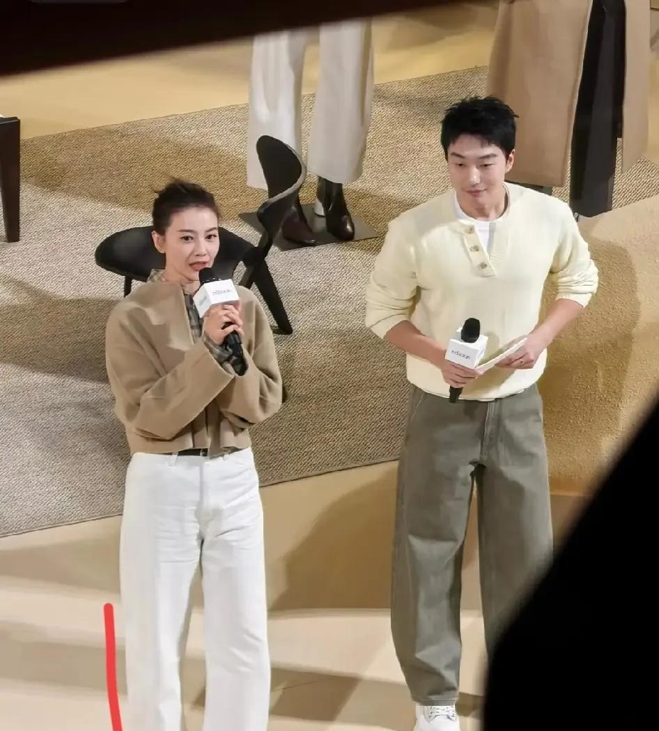 高圆圆那条裤子正偷走你的身高。时装周后台数据揭晓：63%造型师扔掉镰刀裤，抓起