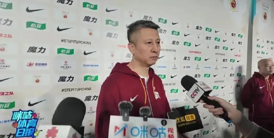 阵容实力提升？郭士强谈新一届中国男篮！世预赛马上开战，郭士强接受采访谈到新一届