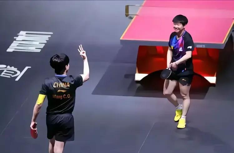 5.24日:他在闹，她在笑！甜蜜的卡塔尔，幸福的混双！5.26日:他是她
