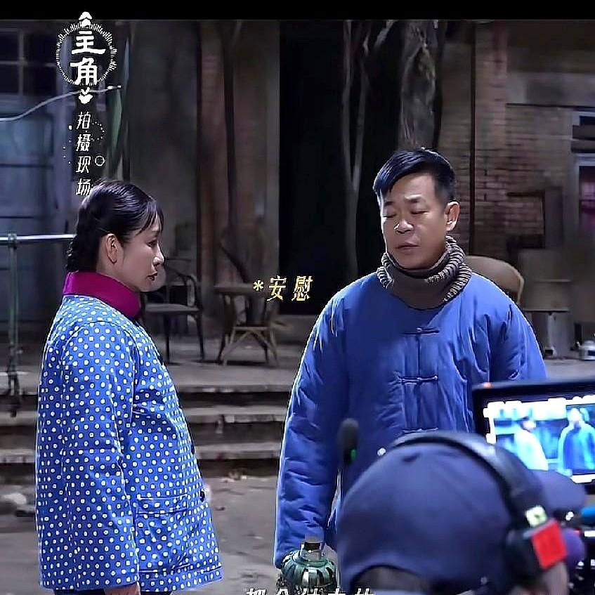张嘉益新剧《主角》里，胡三元刚进去，秦海璐演的花彩香就查出怀孕了。这俩人是舞