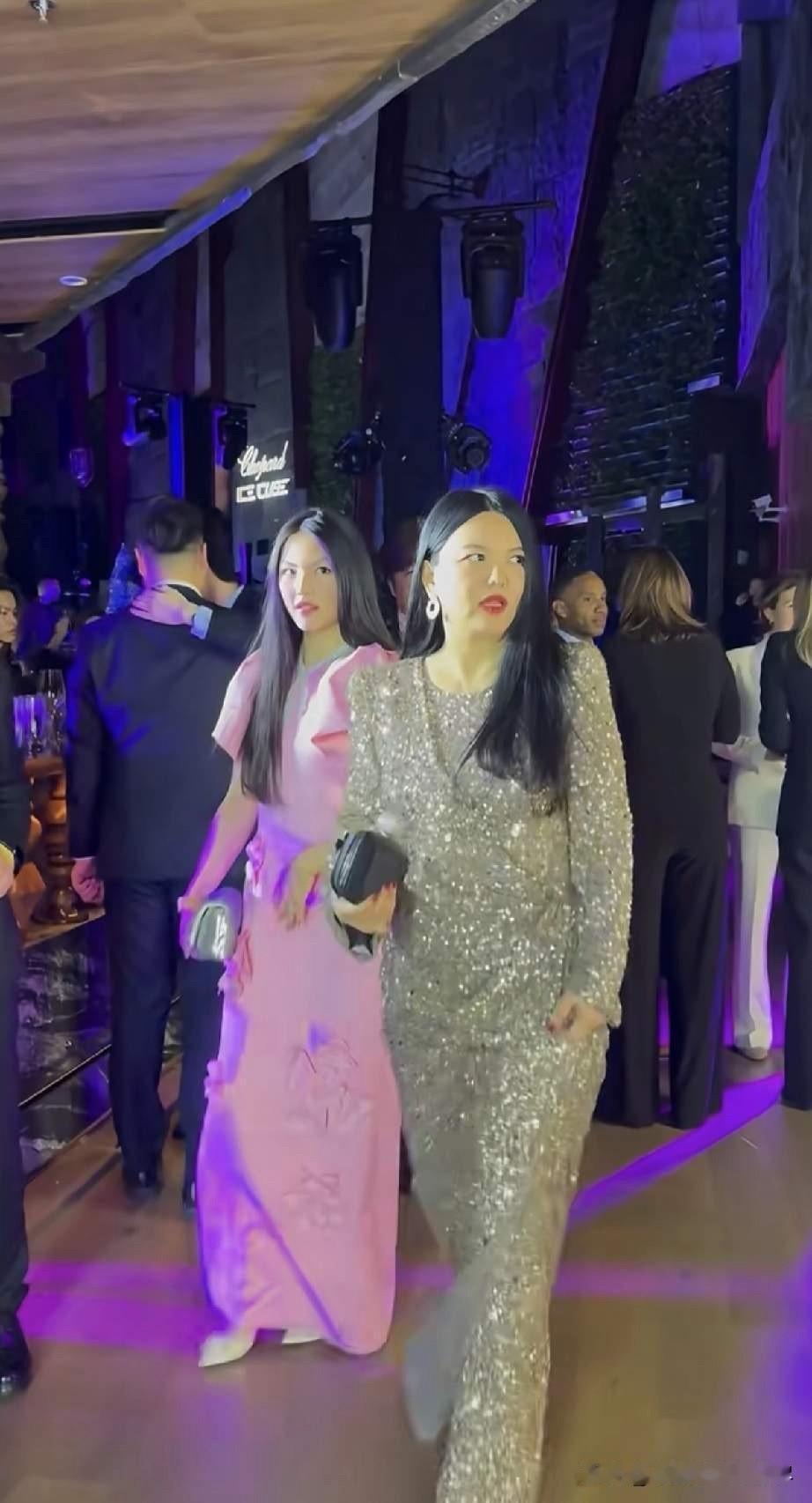 李湘带王诗龄现身哈尔滨参加肖邦活动，对于李湘前夫王岳伦的出现，我并不觉得很奇怪，