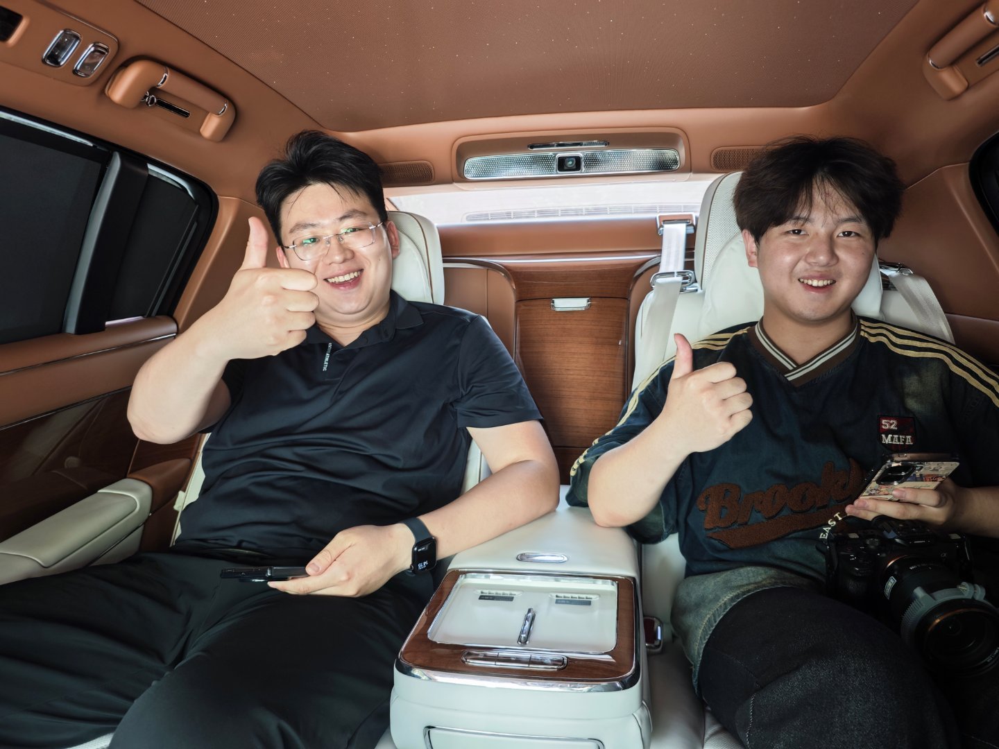 开尊界S800带徐州的摄影小哥品尝我们河南当地美食。每一道菜都很惊艳，普通的食材