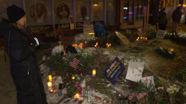 美国民众还是讲义气、重感情的，十分团结。37岁的医生普雷蒂死了，相信很多人与