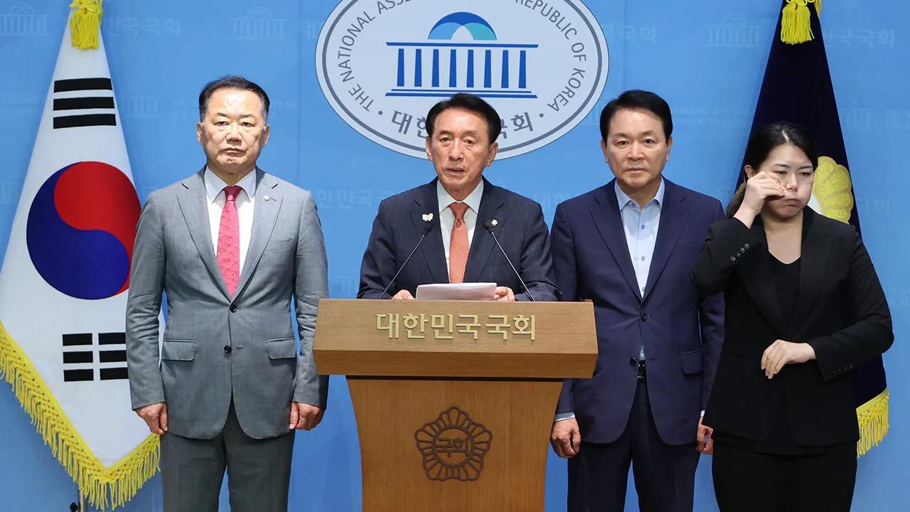 郑清来想当民主党党首，辞去国会法制司委员长的职务，国民力量立刻坐不住了。提出