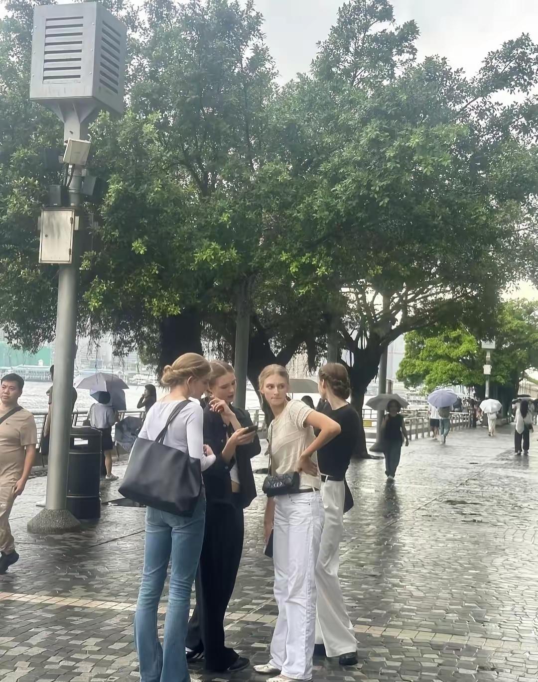 现在的中国满大街都是俄罗斯美女，原因何在，还不是俄乌冲突，俄罗斯通货膨胀越来越高