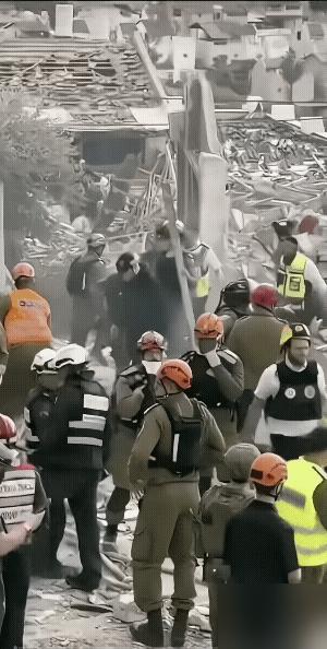 你敢信？马斯克刚被欧盟罚1.2亿欧元，转头就把局给翻了？上周欧盟刚拍板罚单