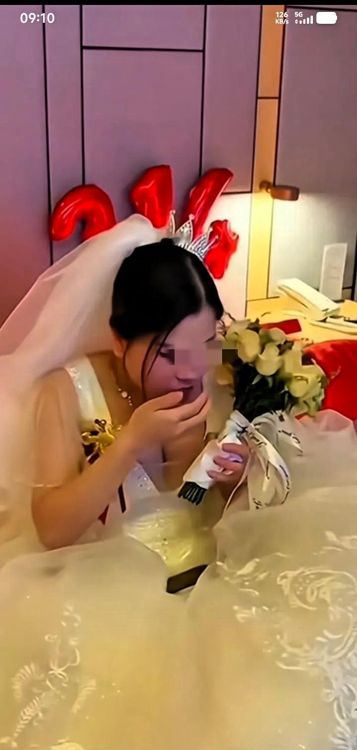 糟心！无语了，新娘结婚当日，坐在婚房呕吐不止，新郎问新娘是不是刚才坐车晕车导致的