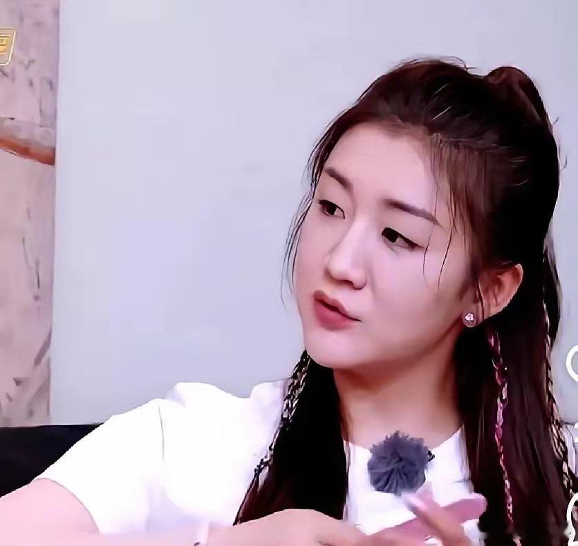 陈梦在一次访谈中坦言，平时和队友基本没有什么交流，只有在团体赛前才会临时聚到一起