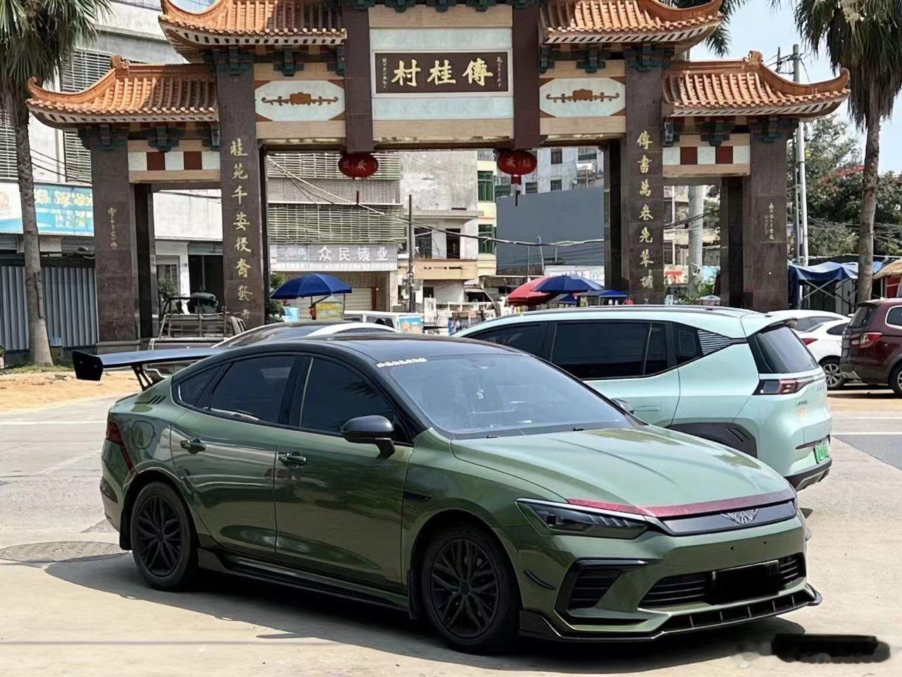 这内饰你受得了吗？外观还可以！比亚迪