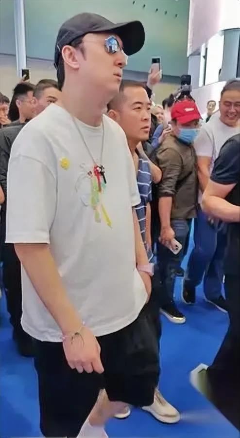 太敢说了！直接骂醒！你敢信靠高仿名人就能捞快钱？最近那个高仿王思聪的