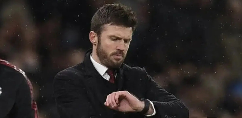 卡里克的临场应变太差了！明知道场地小，对面摆大巴密集防守针对你战术了，为什么还要