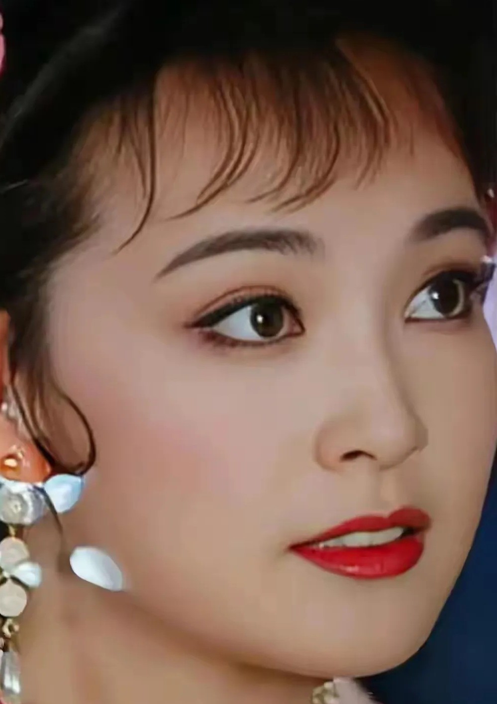 这是谁年轻时这么美，这才是纯天然的美，骨子里的美？你能认出来吗？
