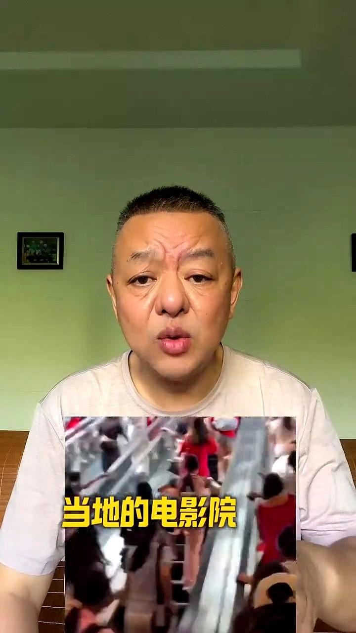 有点看不懂，周星驰的电影《功夫女足》，到底是怎么回事？各地老板疯了一样包场，