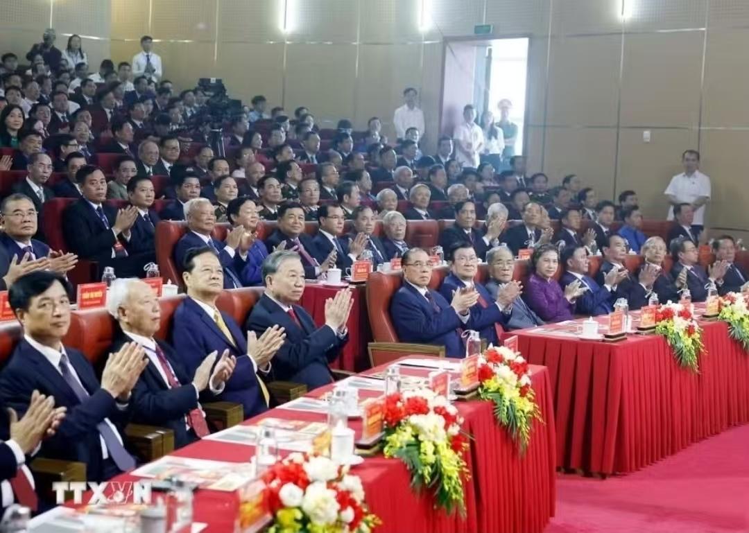 苏林大张旗鼓纪念何辉集诞辰120周年，场面隆重、规格颇高，可以视为一次带有明确政