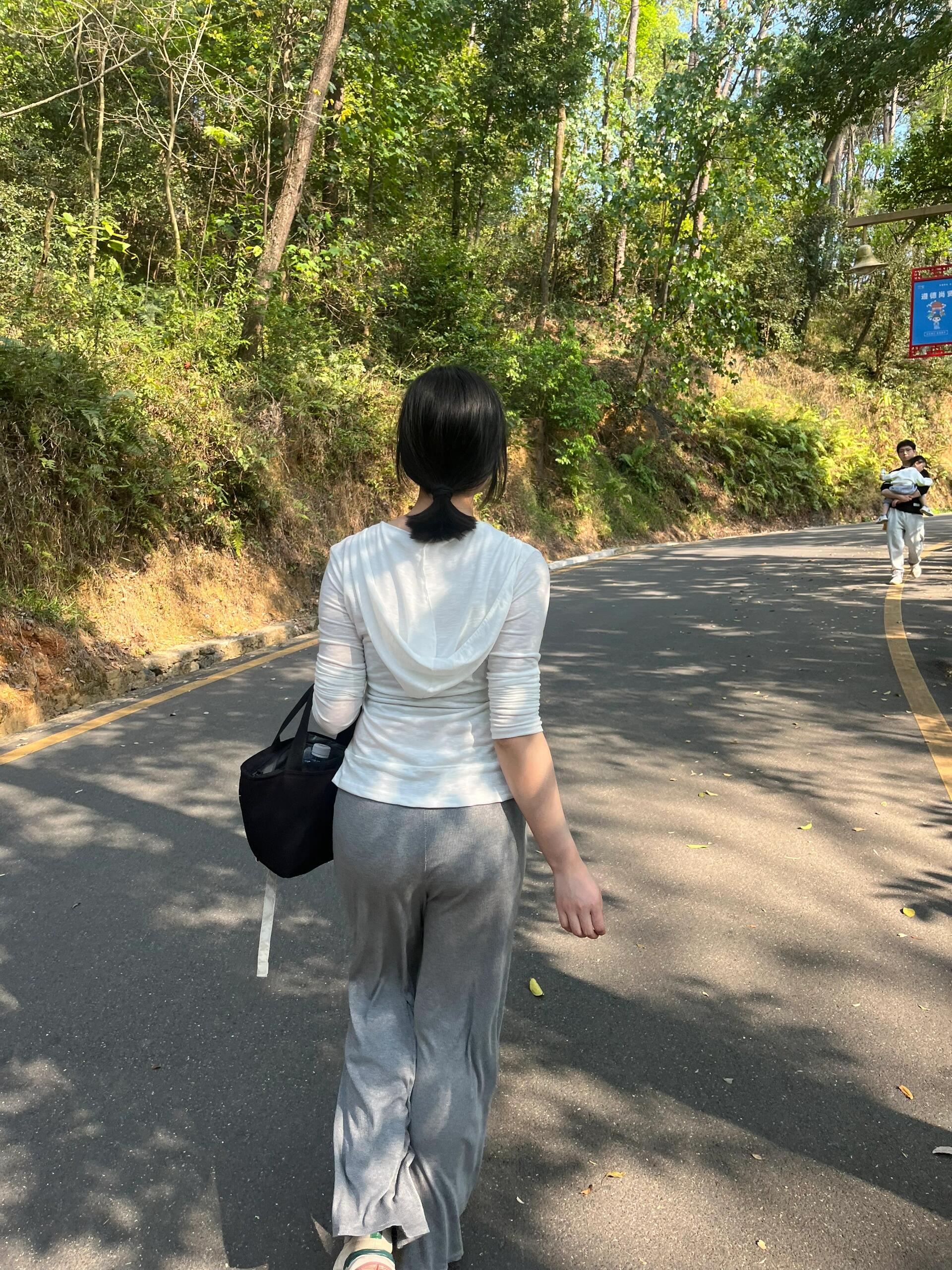 今天陪表妹一起去爬山。