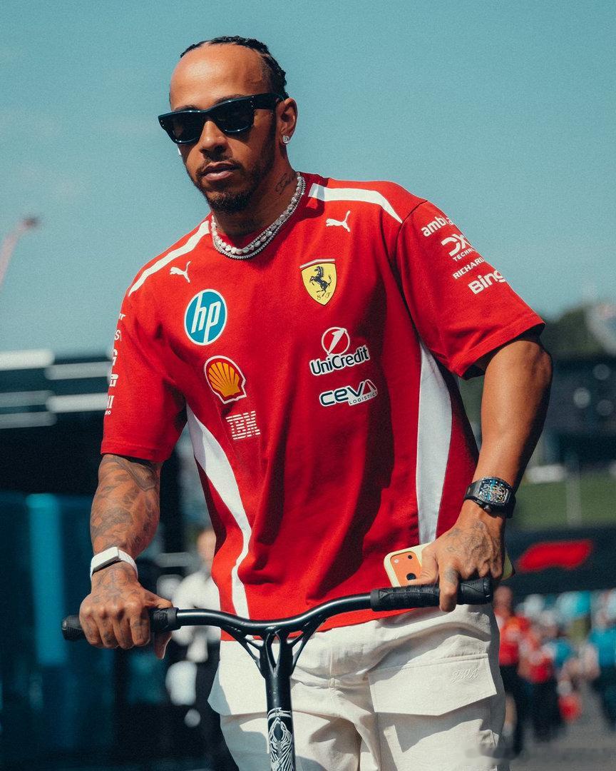 #F1#🚨|刘易斯·汉密尔顿为对法拉利策略的言论道歉：—刘易斯·汉密尔顿承认自己在荷兰大奖赛期间对