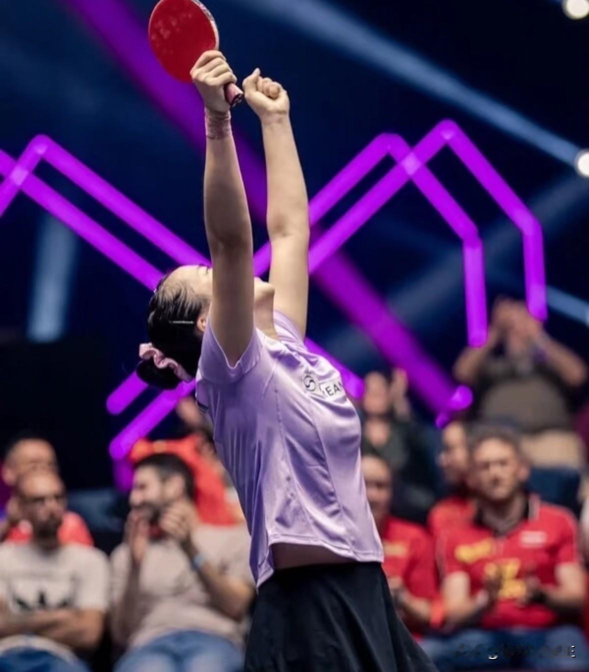 夺冠了却不敢大声庆祝，这场面属实罕见。现场静得不像话，申裕斌和林钟勋甚至都显