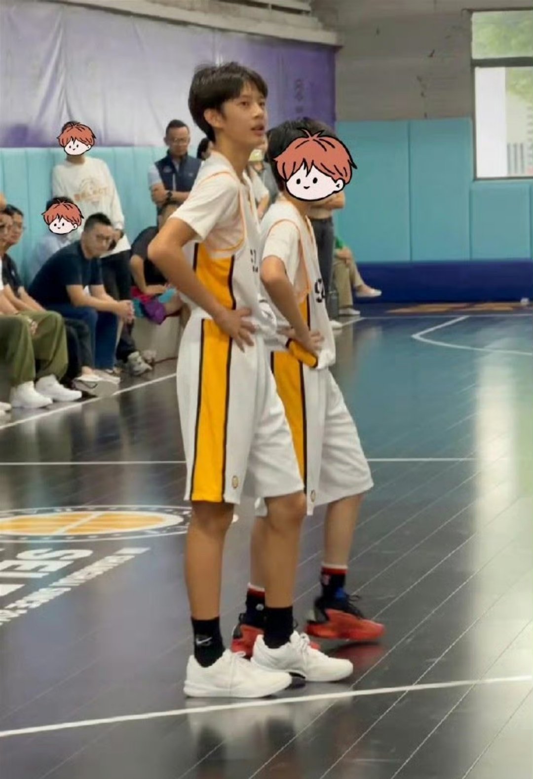 等等长得好像孙俪13岁的等等身高已突破175cm，侧脸轮廓与孙俪年轻时如出一辙，