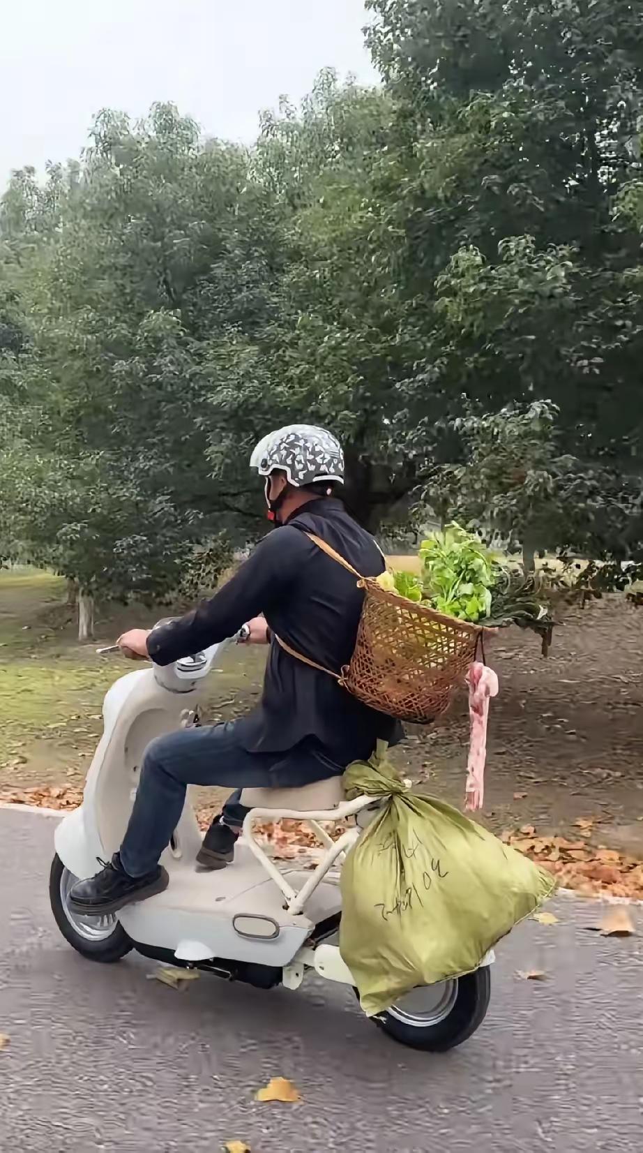 别的还能克服，夏天烫屁股，冬天冰屁股，平时硌屁股，怎么和屁股过不去，都能将就，屁