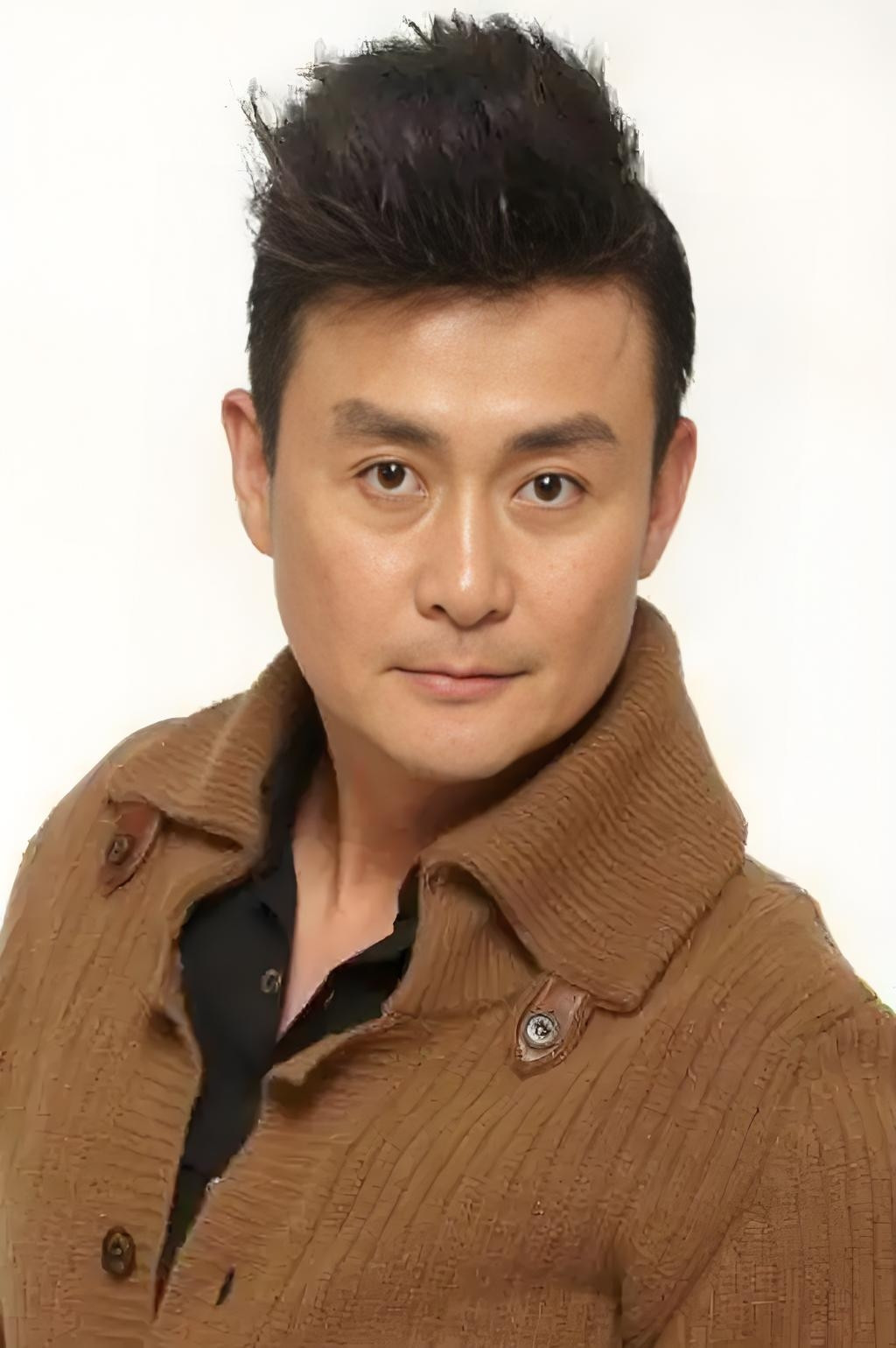 邢岷山说，我能演变态的曹公公，有原因的。我外婆重男轻女，我妈生3个