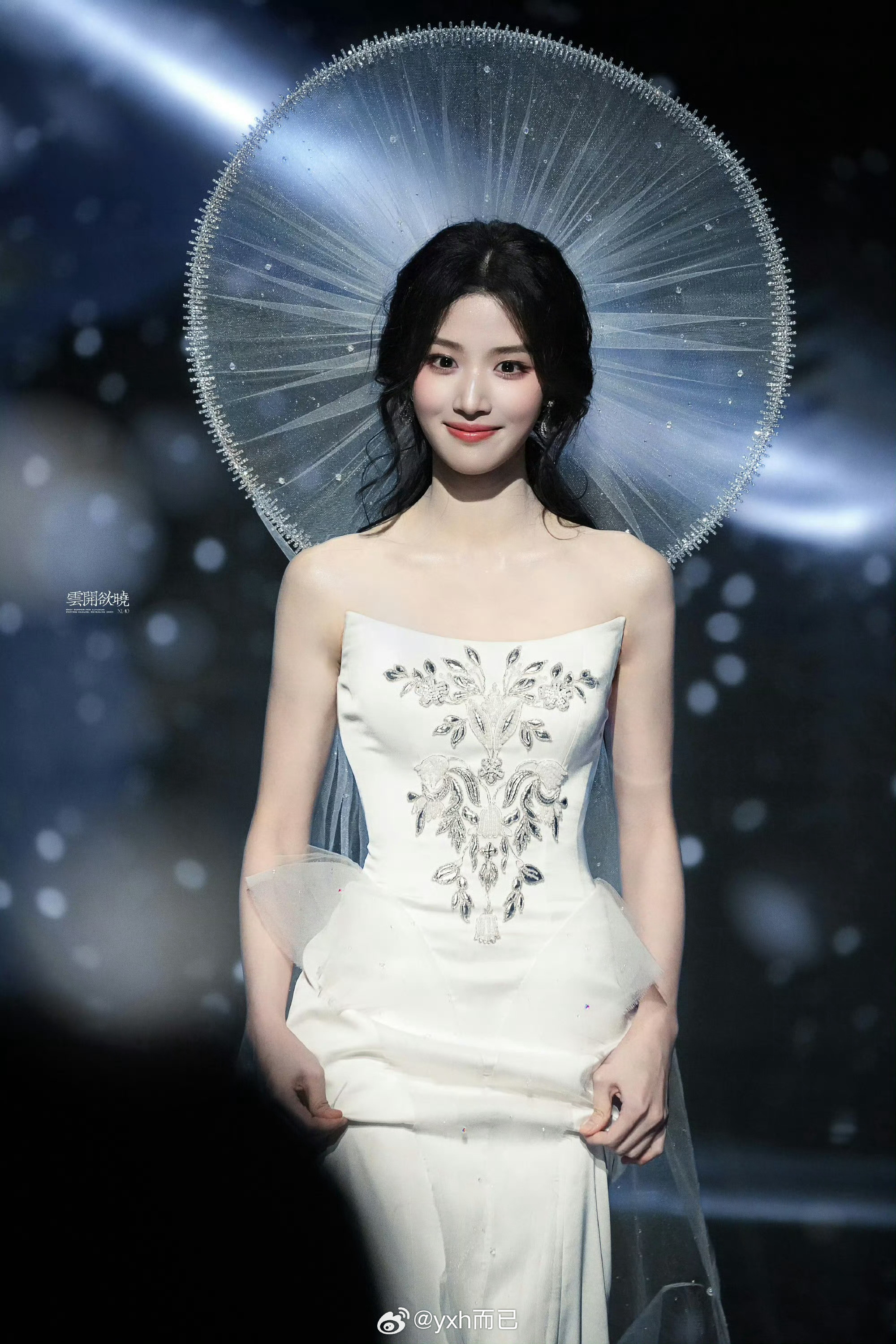 卢昱晓现在好瘦，而且手臂看起来有力量感