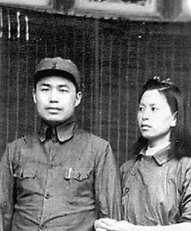 1969年，许世友将军到中南海向毛主席汇报工作，许世友对毛主席提议说：“有几个在