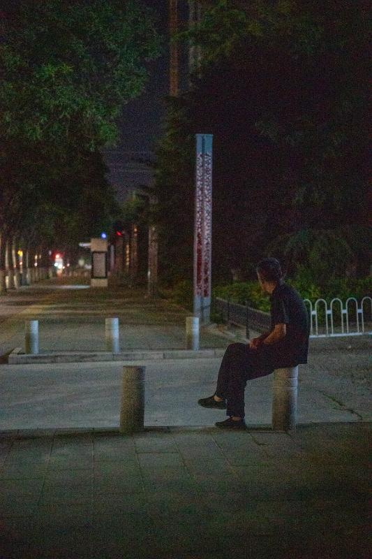 公司前总工程师被发现一个人孤零零在家中去世，让人唏嘘不已。他姓张、大家都喊他