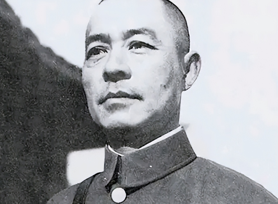 1940年，一名日本兵从自己刺死的中国将领身上，搜出一只派克钢笔，看到上面刻的名